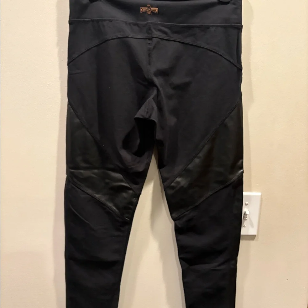 🔥2/$10 3/$12 Black Women's Leggings Medium - Picture 5 of 5